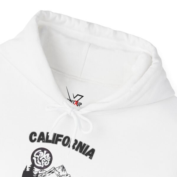 Personalized California Vintage Hoodie, Unisex Heavy Blend Sweatshirt, Cozy Casual Wear, Adventure Gift, Perfect for Travel