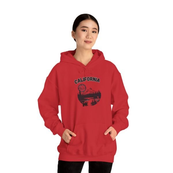 Personalized California Vintage Hoodie, Unisex Heavy Blend Sweatshirt, Cozy Casual Wear, Adventure Gift, Perfect for Travel