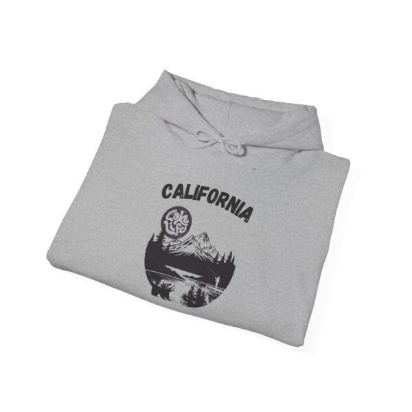 Personalized California Vintage Hoodie, Unisex Heavy Blend Sweatshirt, Cozy Casual Wear, Adventure Gift, Perfect for Travel