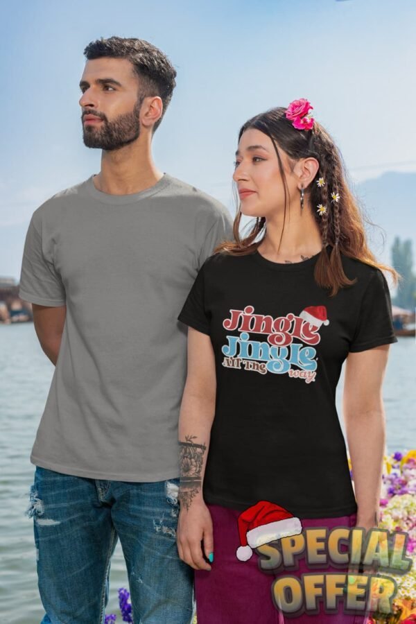 Retro Christmas Tee, Festive Holiday Shirt, Soft Cotton T-Shirt, Women’s Holiday Fashion, Cheerful Christmas Apparel