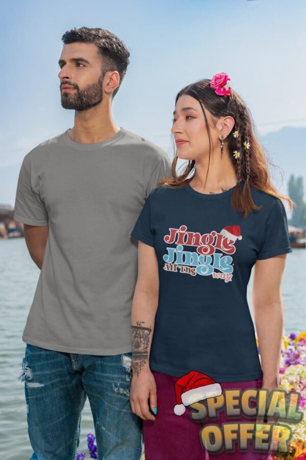 Retro Christmas Tee, Festive Holiday Shirt, Soft Cotton T-Shirt, Women’s Holiday Fashion, Cheerful Christmas Apparel