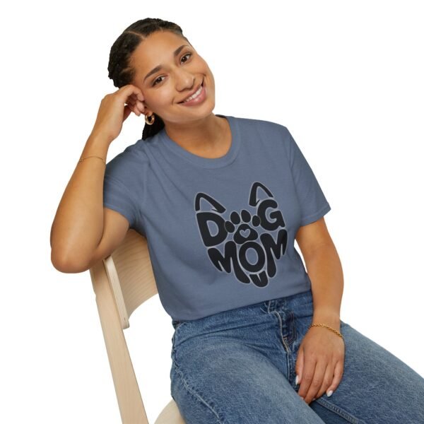Dog Mom T-Shirt, Cute Paw Heart Graphic Tee for Dog Lovers