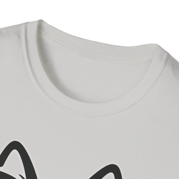 Dog Mom T-Shirt, Cute Paw Heart Graphic Tee for Dog Lovers