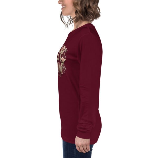 💖 Wrapped in Love: Mom Long Sleeve Tee – Comfort She’ll Feel Every Day